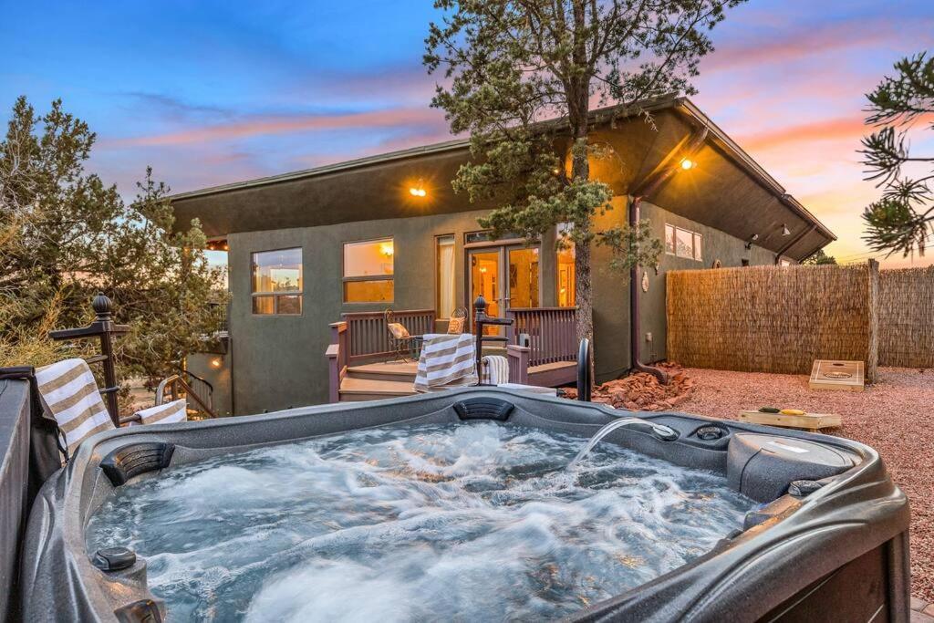 Close To Fresh Creek! Sleeps 12 ~ Amazing Views W/Serene Open Space ~ Hot Tub + Game Room ~ Trails Outside Sedona Exteriör bild