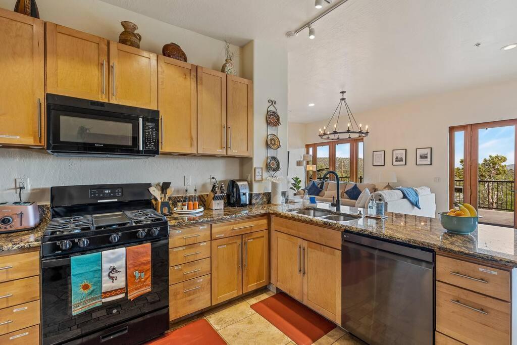 Close To Fresh Creek! Sleeps 12 ~ Amazing Views W/Serene Open Space ~ Hot Tub + Game Room ~ Trails Outside Sedona Exteriör bild